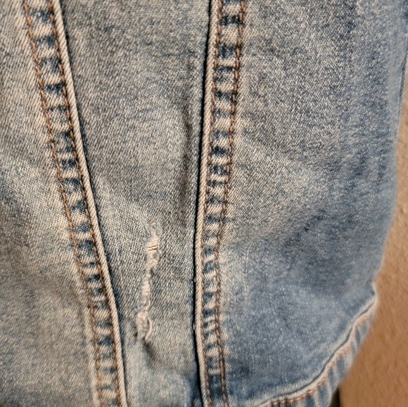 Justice Vest - Picture 3 of 6